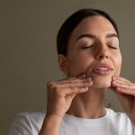 چگونه پف صورت و چربی شکم خود را به سرعت کاهش دهیم؟