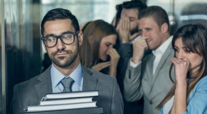 اگر بدنتان بوی بد می‌دهد، این ۳ ویتامین را بخورید