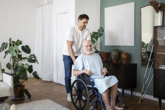 چطور خانه را برای سالمندان مناسب کنیم؟