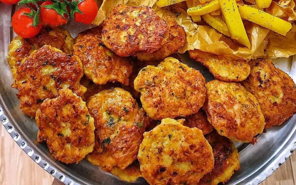اگر سینه مرغ، تخم مرغ، زرشک و زعفران دارید کوکوی مرغ درست کنید